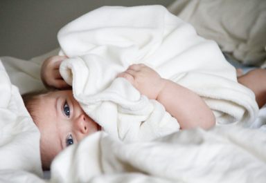 Ребенок плачет после сна - почему и нужно ли маме волноваться